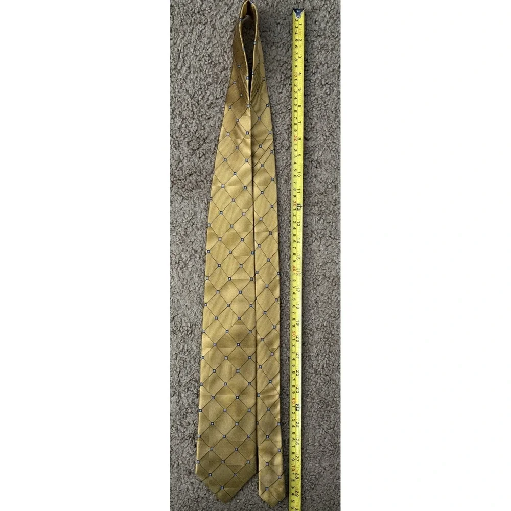 Jos A Bank Executive Neckwear Tie Gold Blue Diamond Pattern 100% Silk JBHS